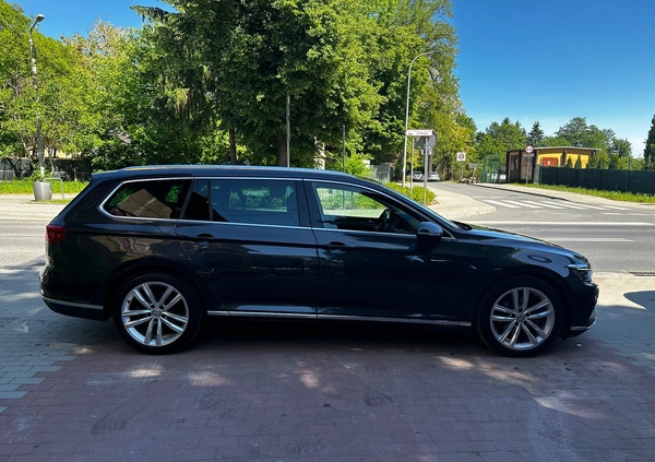 Volkswagen Passat cena 53500 przebieg: 268109, rok produkcji 2019 z Giżycko małe 781